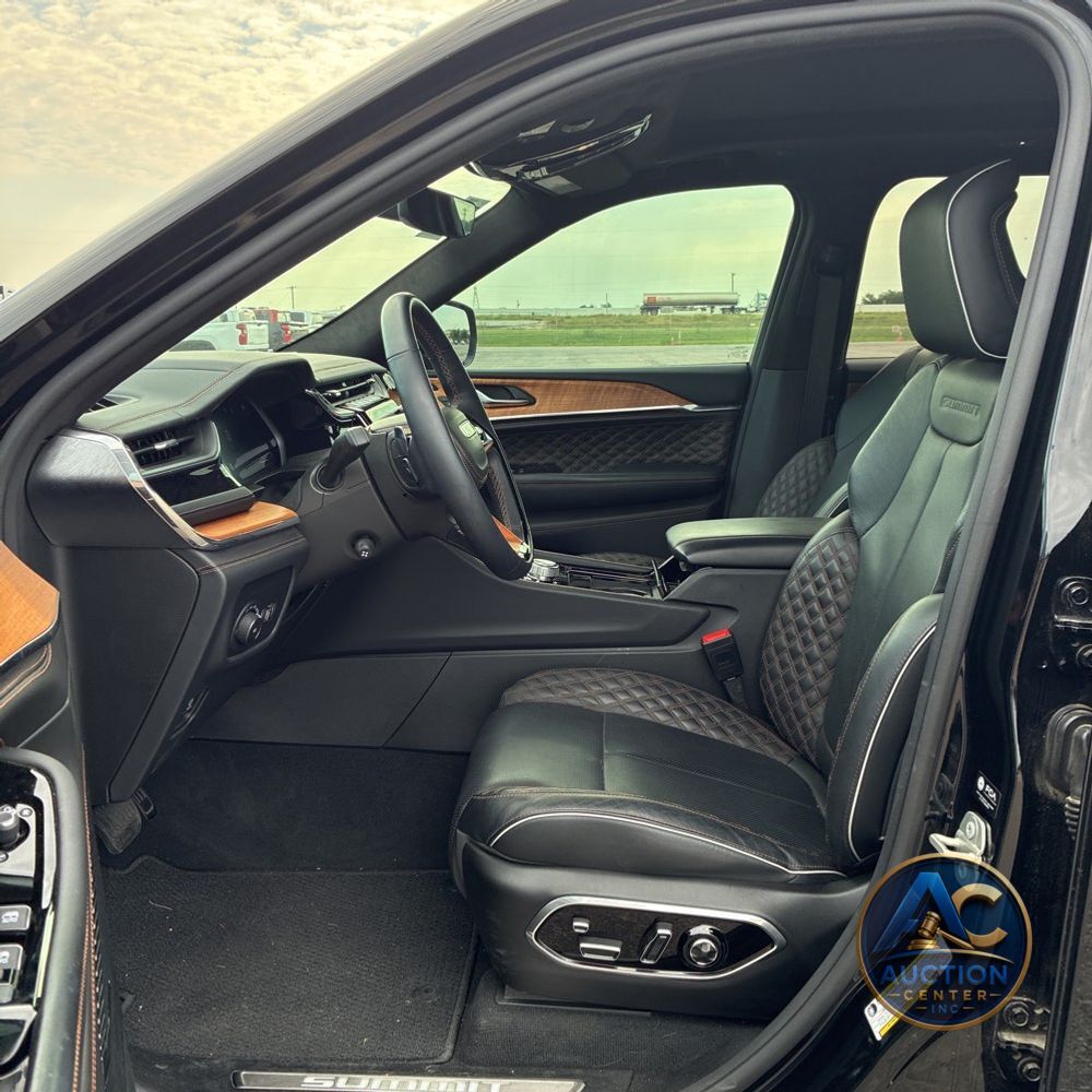 2023 Jeep Grand Cherokee Summit Reserve