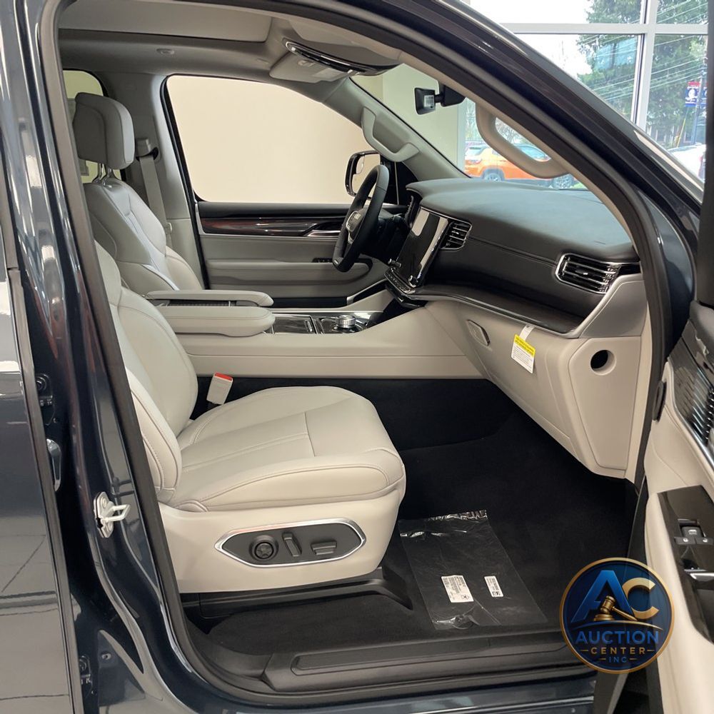 2024 Jeep Wagoneer L Base
