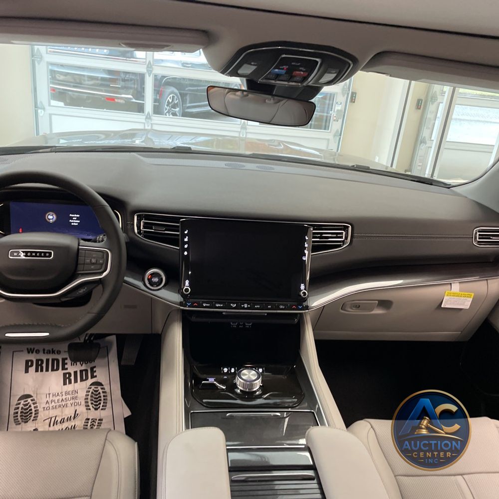 2024 Jeep Wagoneer L Base