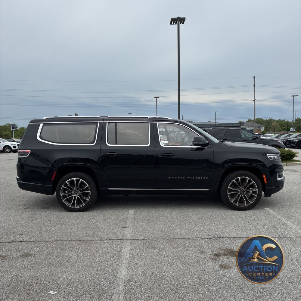 2023 Jeep Grand Wagoneer Series III 4D SUV 4WD