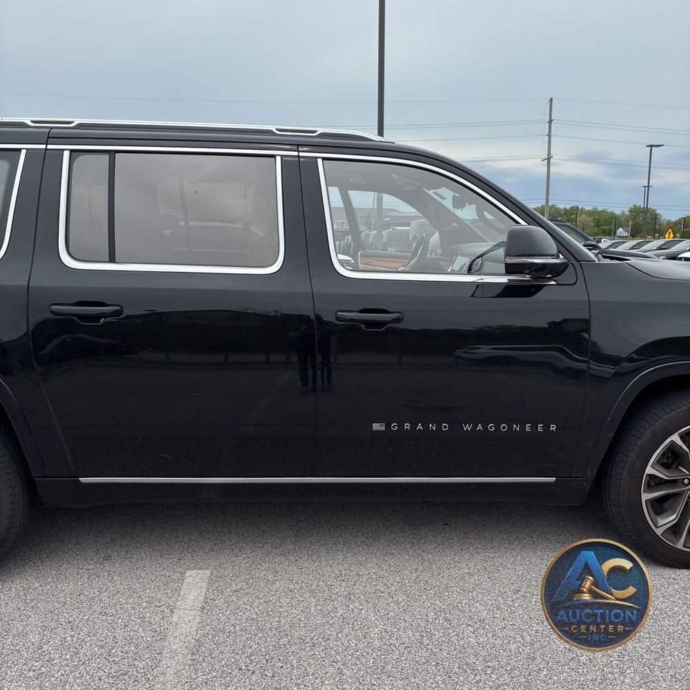 2023 Jeep Grand Wagoneer Series III 4D SUV 4WD