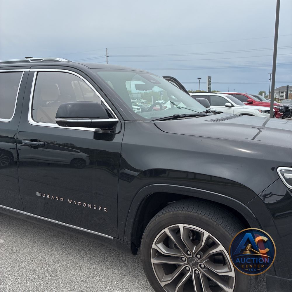 2023 Jeep Grand Wagoneer Series III 4D SUV 4WD