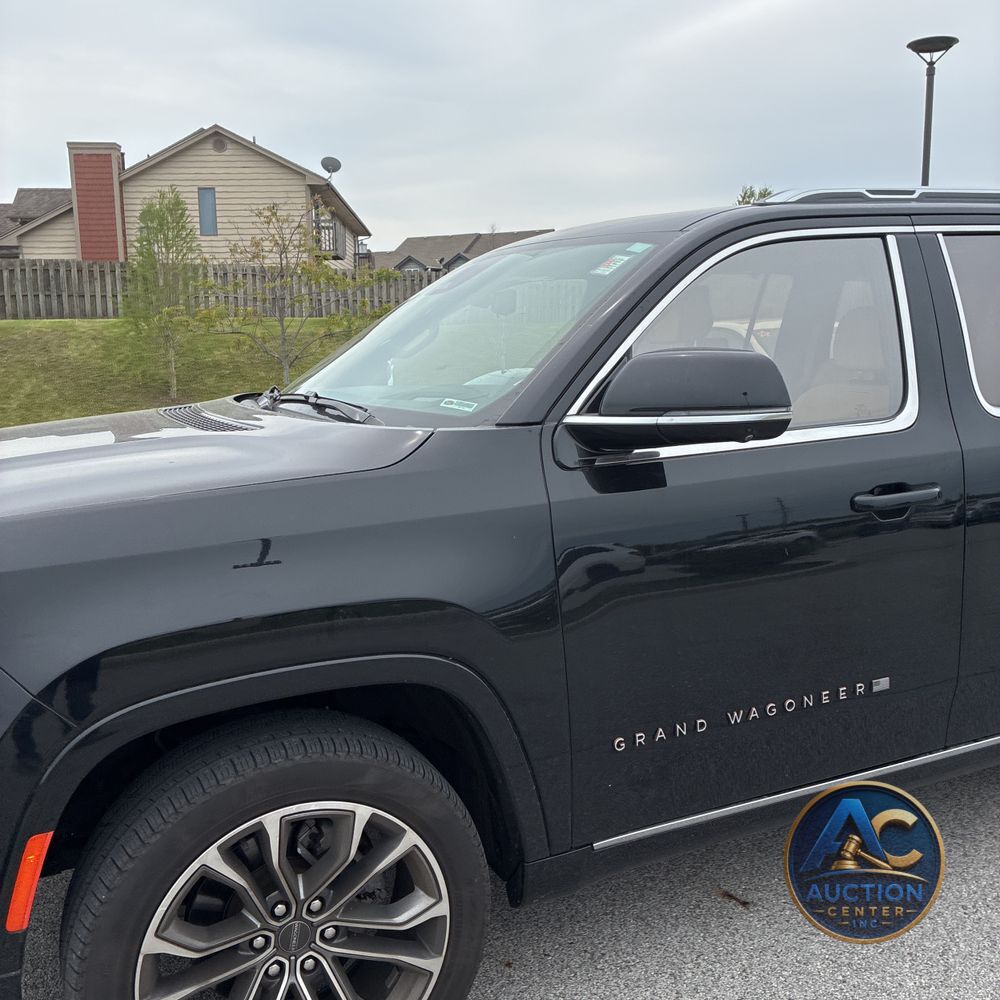 2023 Jeep Grand Wagoneer Series III 4D SUV 4WD
