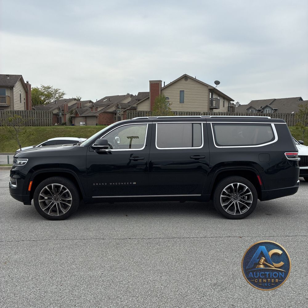2023 Jeep Grand Wagoneer Series III 4D SUV 4WD