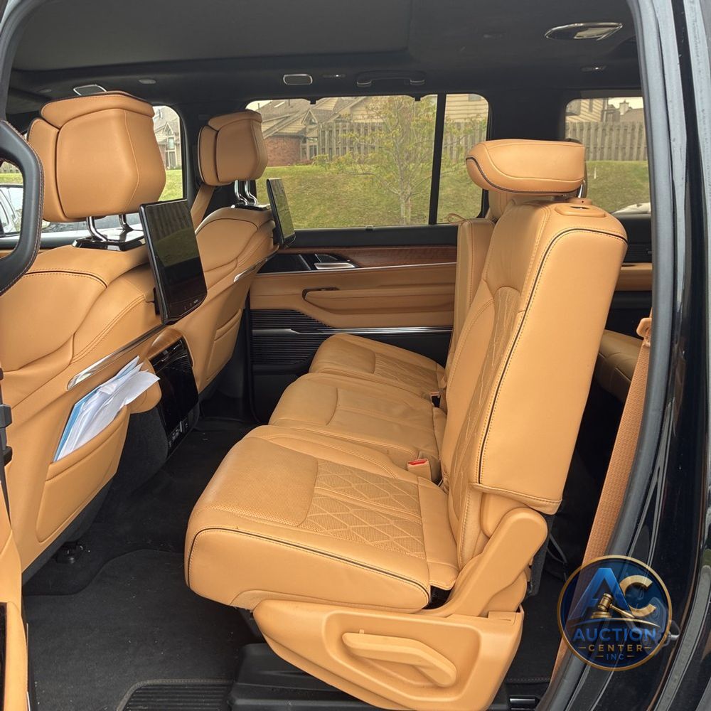 2023 Jeep Grand Wagoneer Series III 4D SUV 4WD