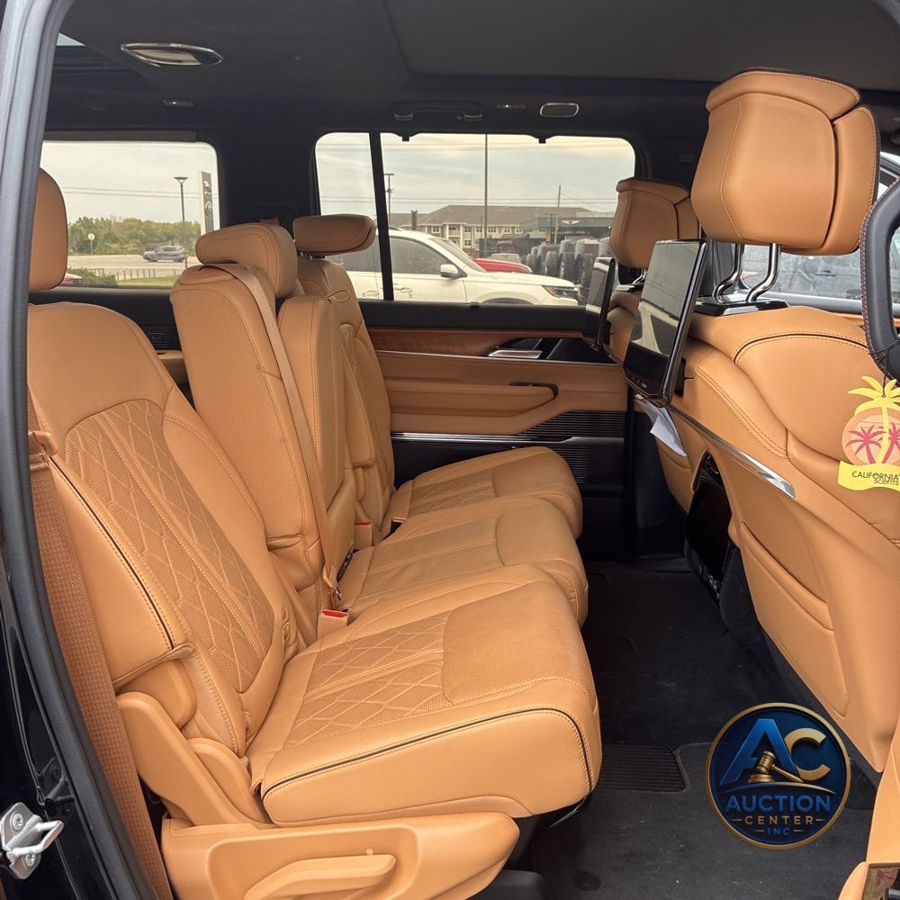 2023 Jeep Grand Wagoneer Series III 4D SUV 4WD