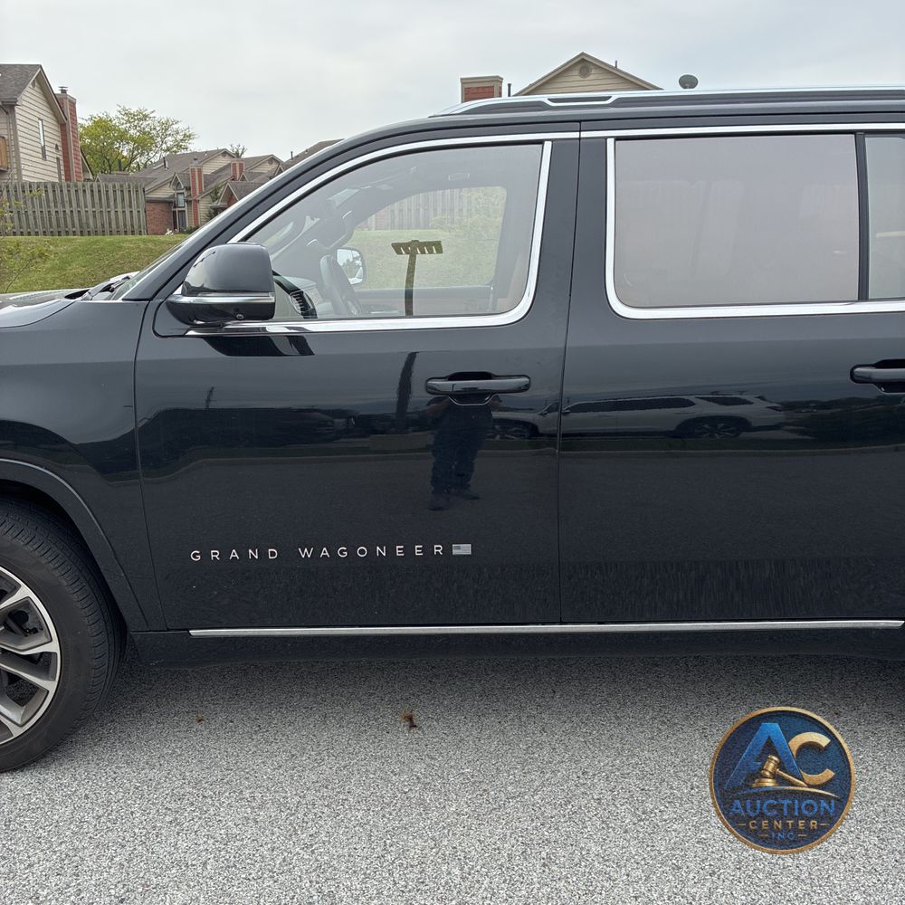 2023 Jeep Grand Wagoneer Series III 4D SUV 4WD