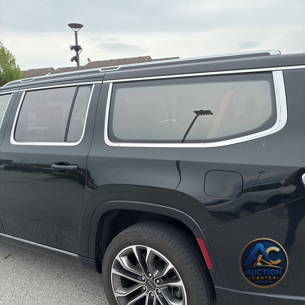 2023 Jeep Grand Wagoneer Series III 4D SUV 4WD
