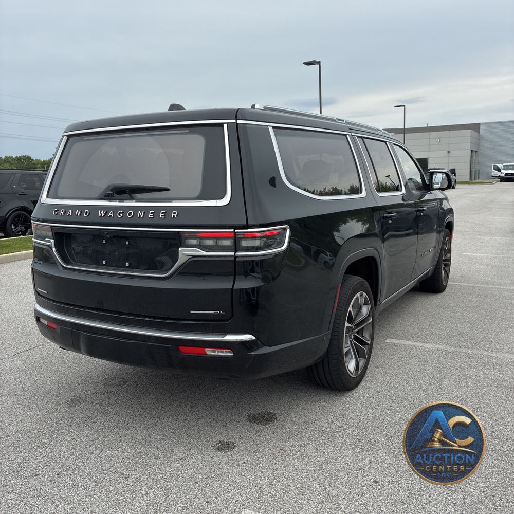 2023 Jeep Grand Wagoneer Series III 4D SUV 4WD