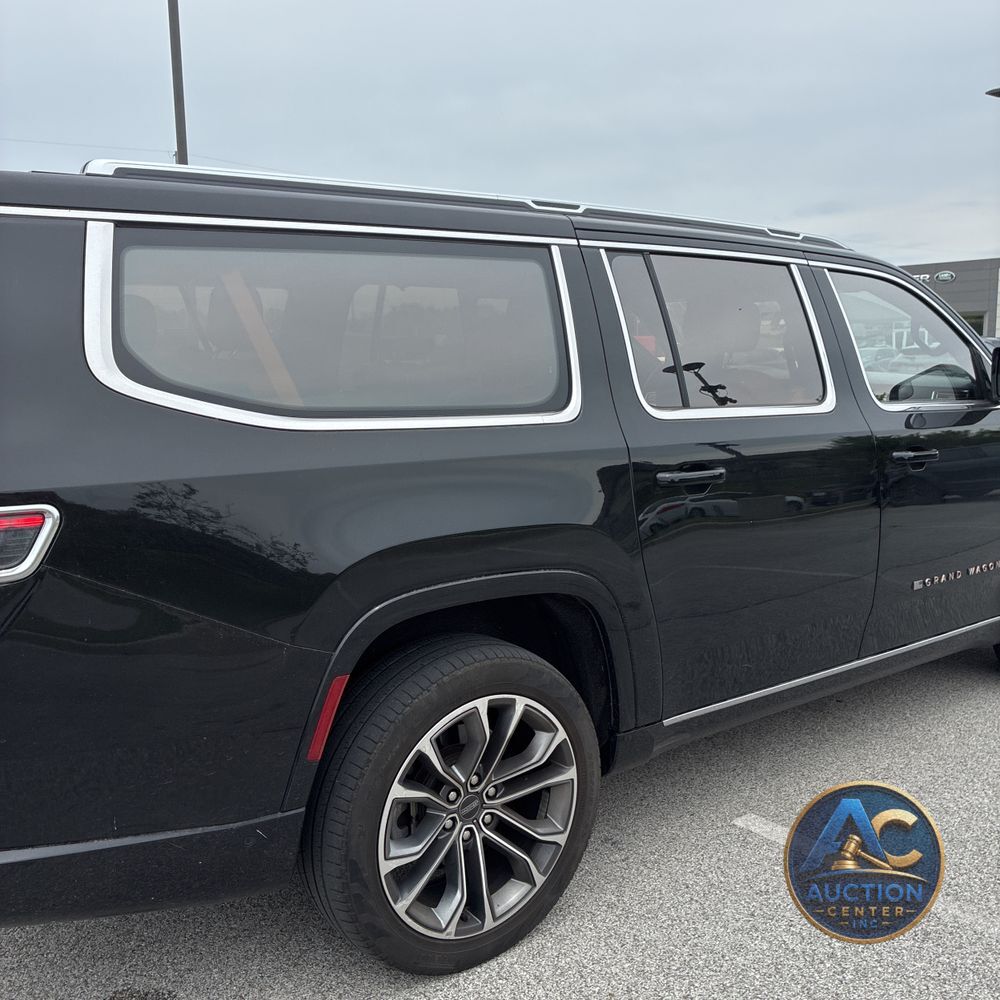 2023 Jeep Grand Wagoneer Series III 4D SUV 4WD