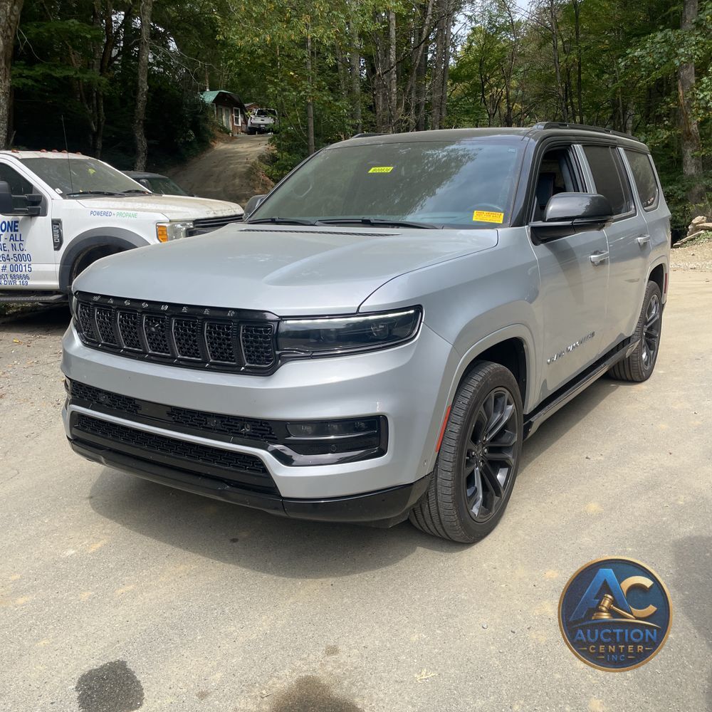 2023 Jeep Grand Wagoneer Series III 4D SUV 4WD