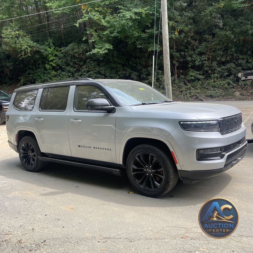 2023 Jeep Grand Wagoneer Series III 4D SUV 4WD