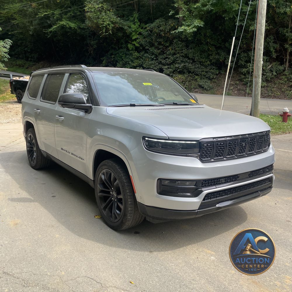 2023 Jeep Grand Wagoneer Series III 4D SUV 4WD