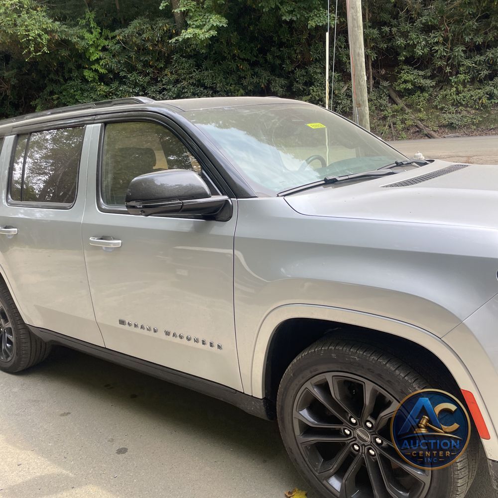2023 Jeep Grand Wagoneer Series III 4D SUV 4WD