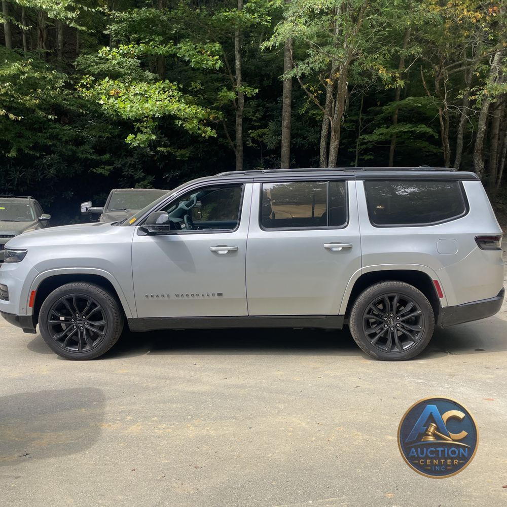 2023 Jeep Grand Wagoneer Series III 4D SUV 4WD