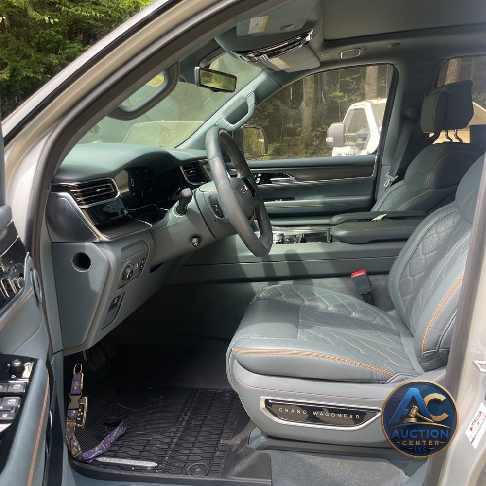 2023 Jeep Grand Wagoneer Series III 4D SUV 4WD