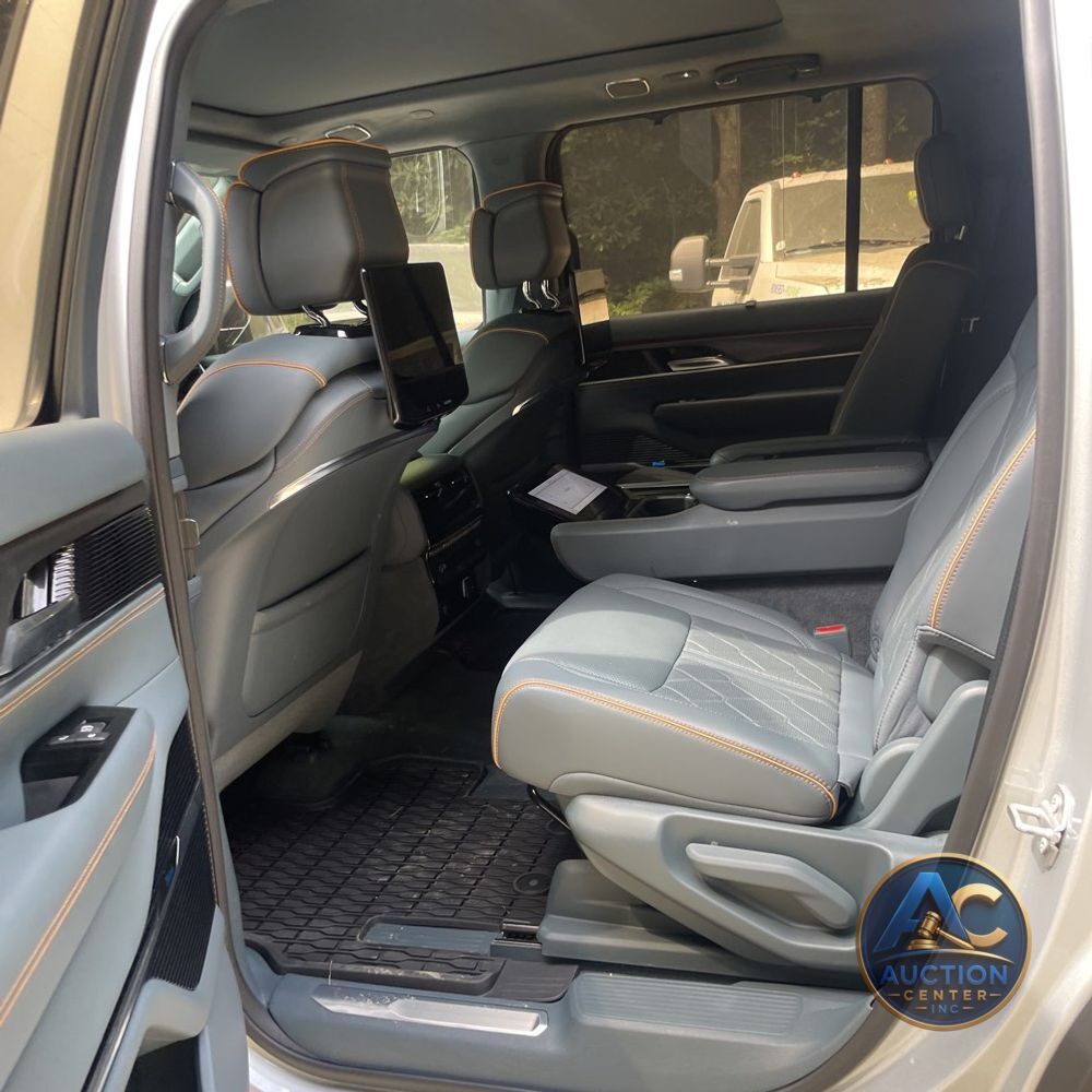 2023 Jeep Grand Wagoneer Series III 4D SUV 4WD