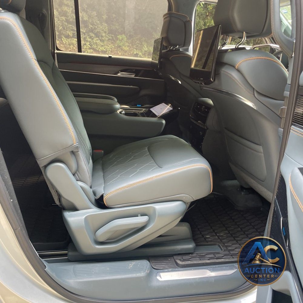 2023 Jeep Grand Wagoneer Series III 4D SUV 4WD