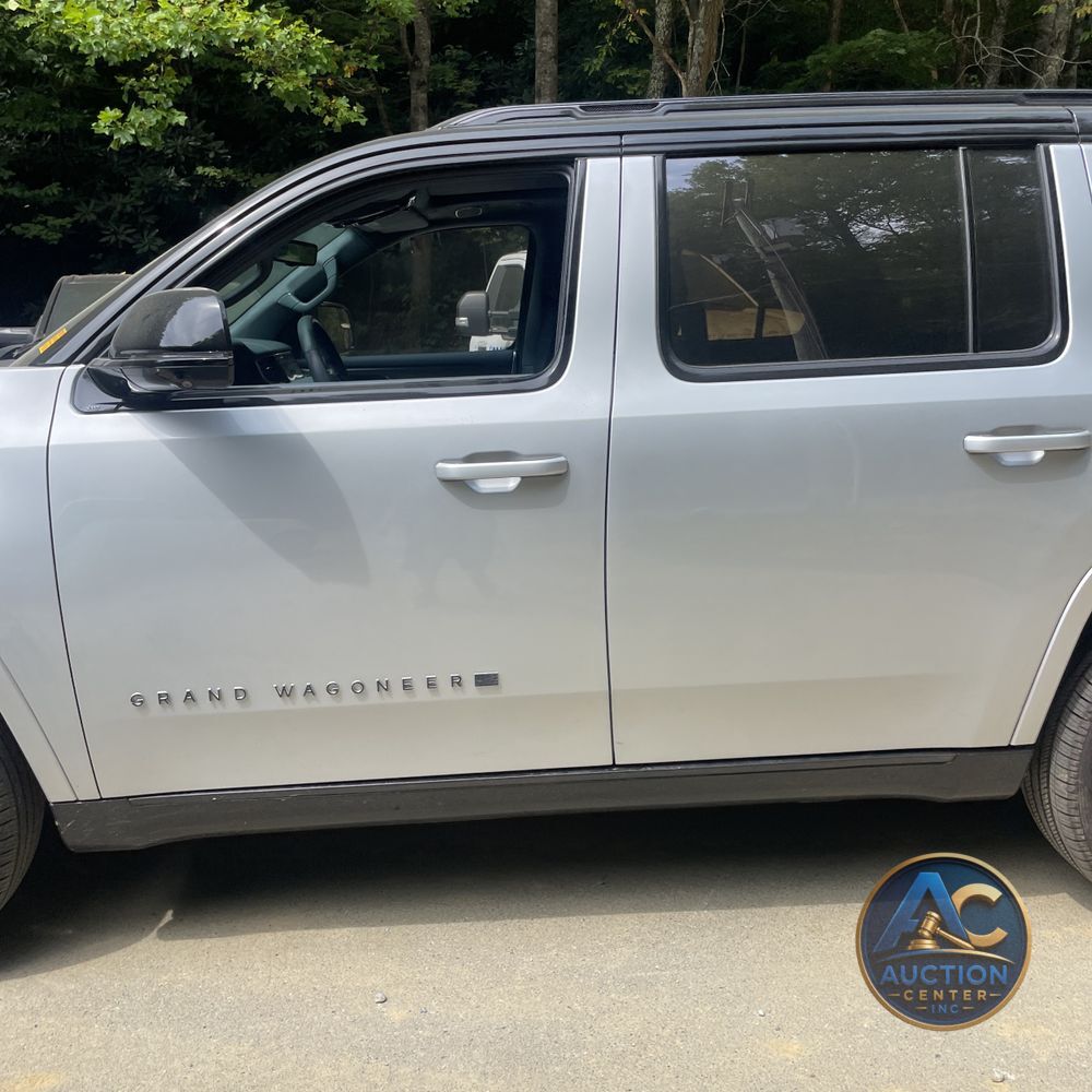 2023 Jeep Grand Wagoneer Series III 4D SUV 4WD