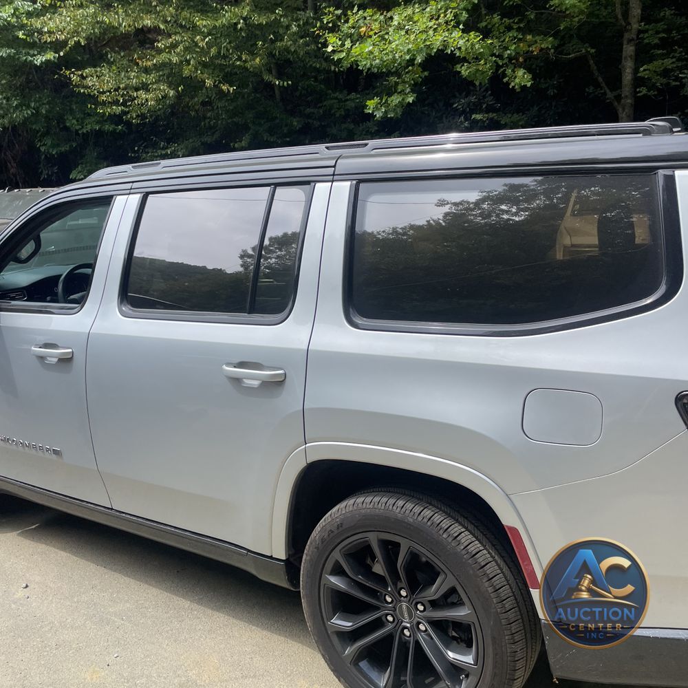 2023 Jeep Grand Wagoneer Series III 4D SUV 4WD