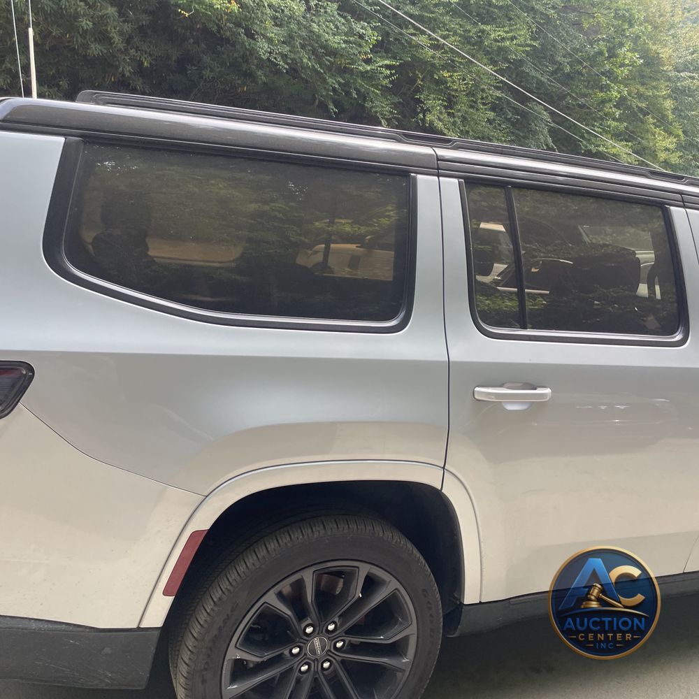 2023 Jeep Grand Wagoneer Series III 4D SUV 4WD