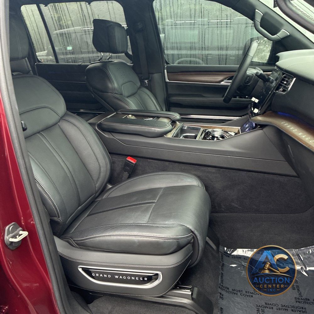 2023 Jeep Grand Wagoneer Base