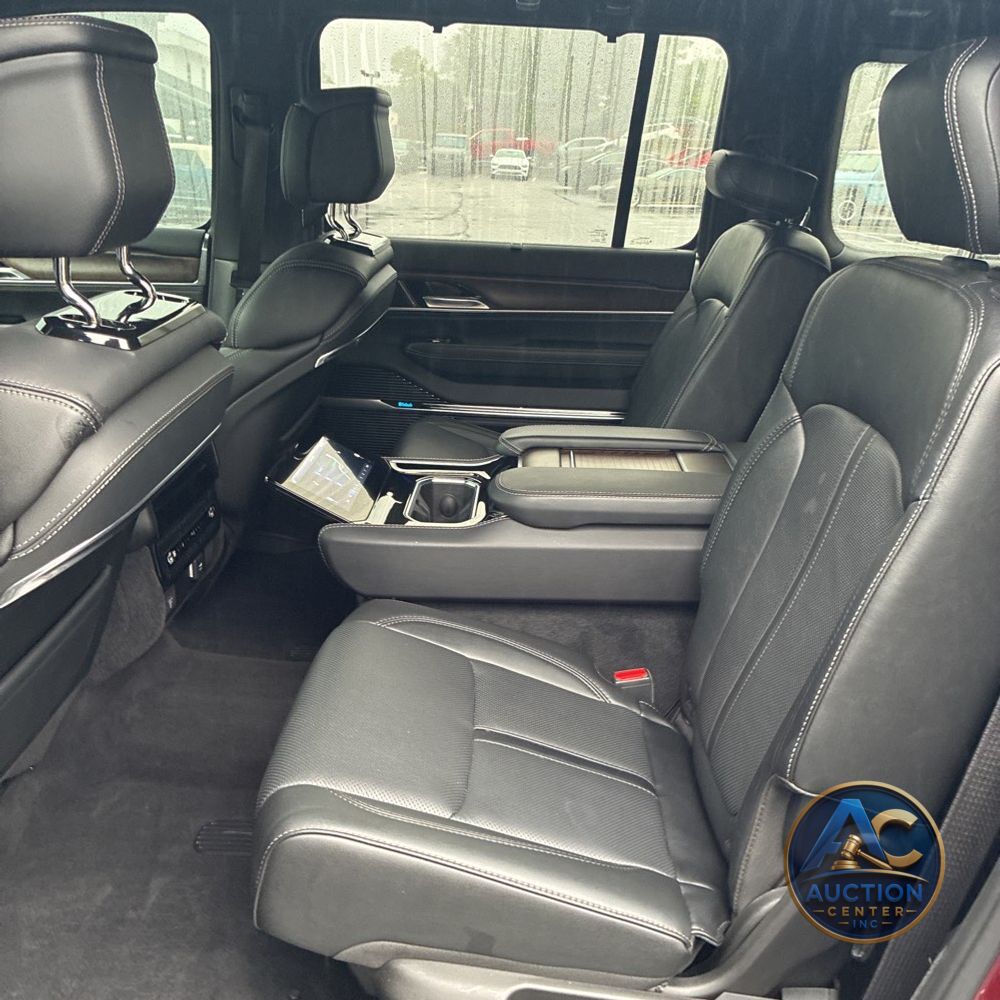2023 Jeep Grand Wagoneer Base