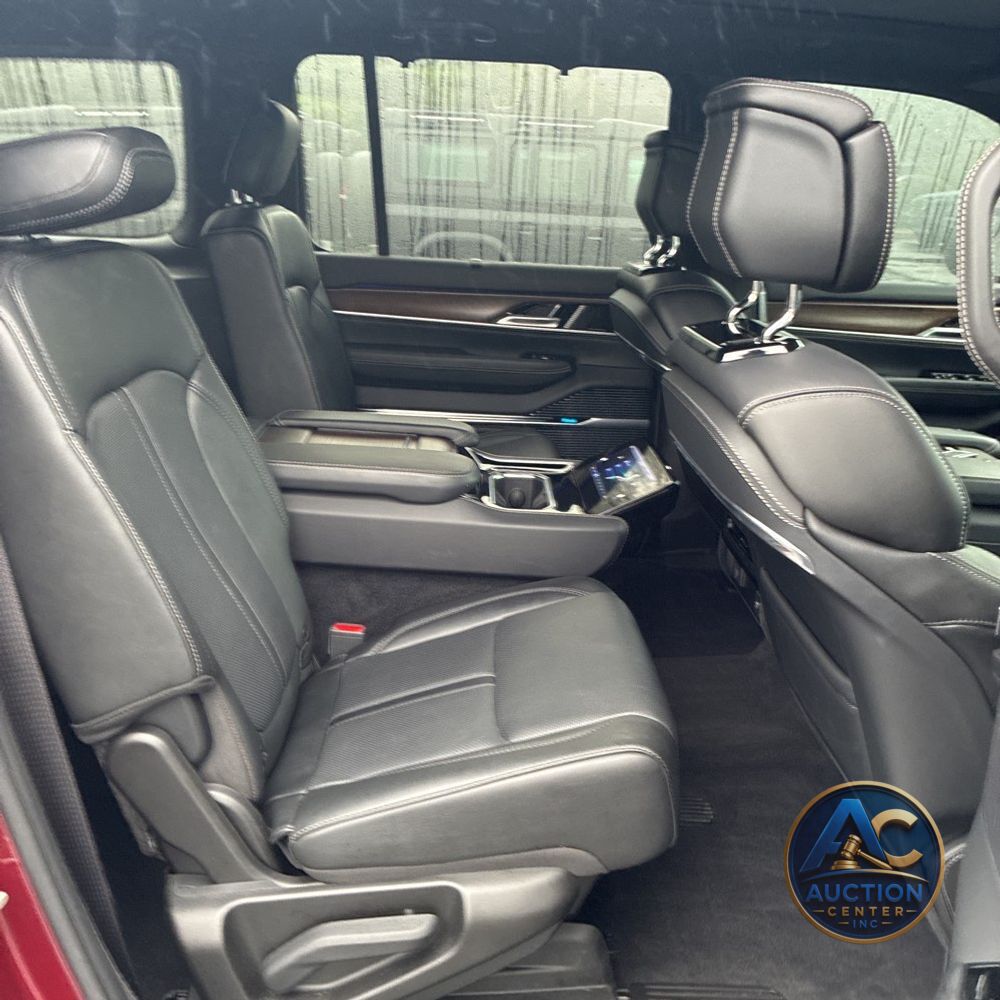 2023 Jeep Grand Wagoneer Base