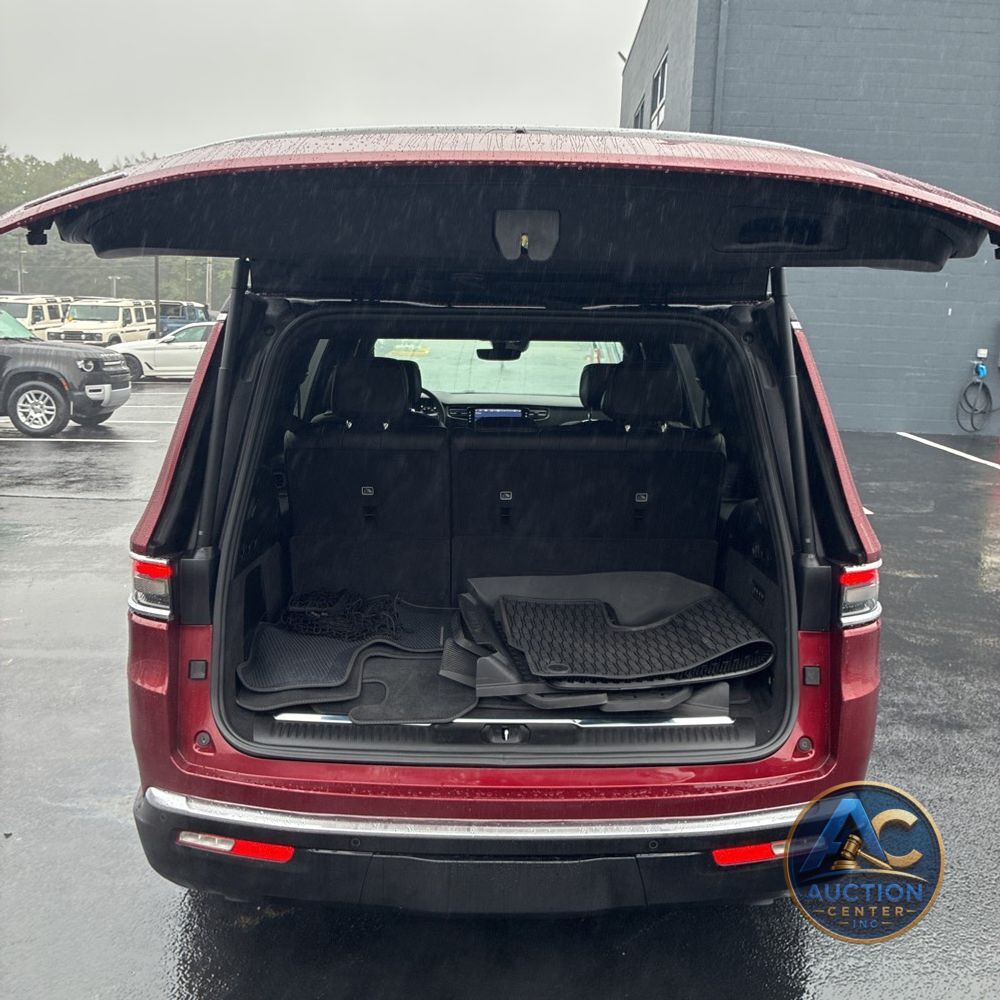 2023 Jeep Grand Wagoneer Base