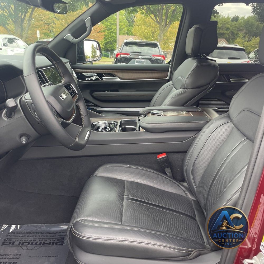 2024 Jeep Grand Wagoneer Base