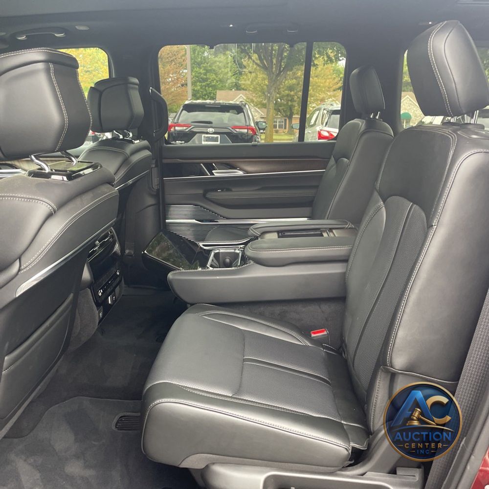 2024 Jeep Grand Wagoneer Base