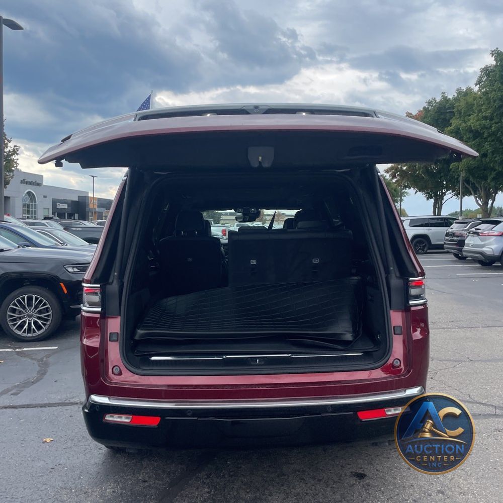 2024 Jeep Grand Wagoneer Base