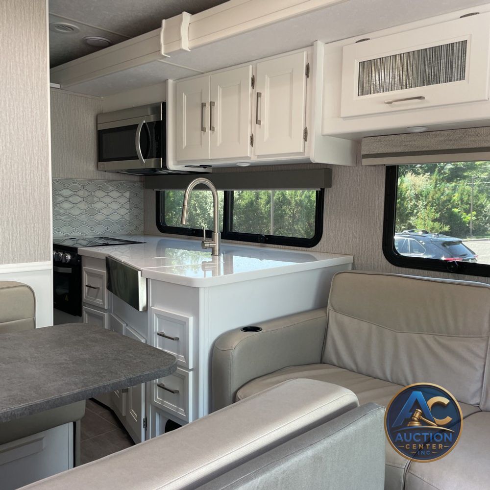 2020 Mirada Coachman motor home Base