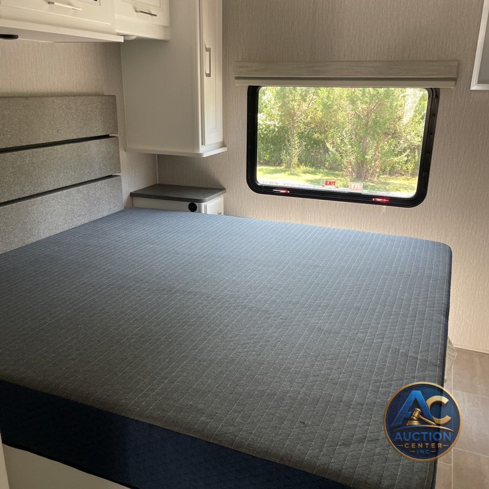2020 Mirada Coachman motor home Base