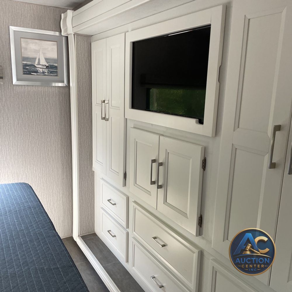 2020 Mirada Coachman motor home Base