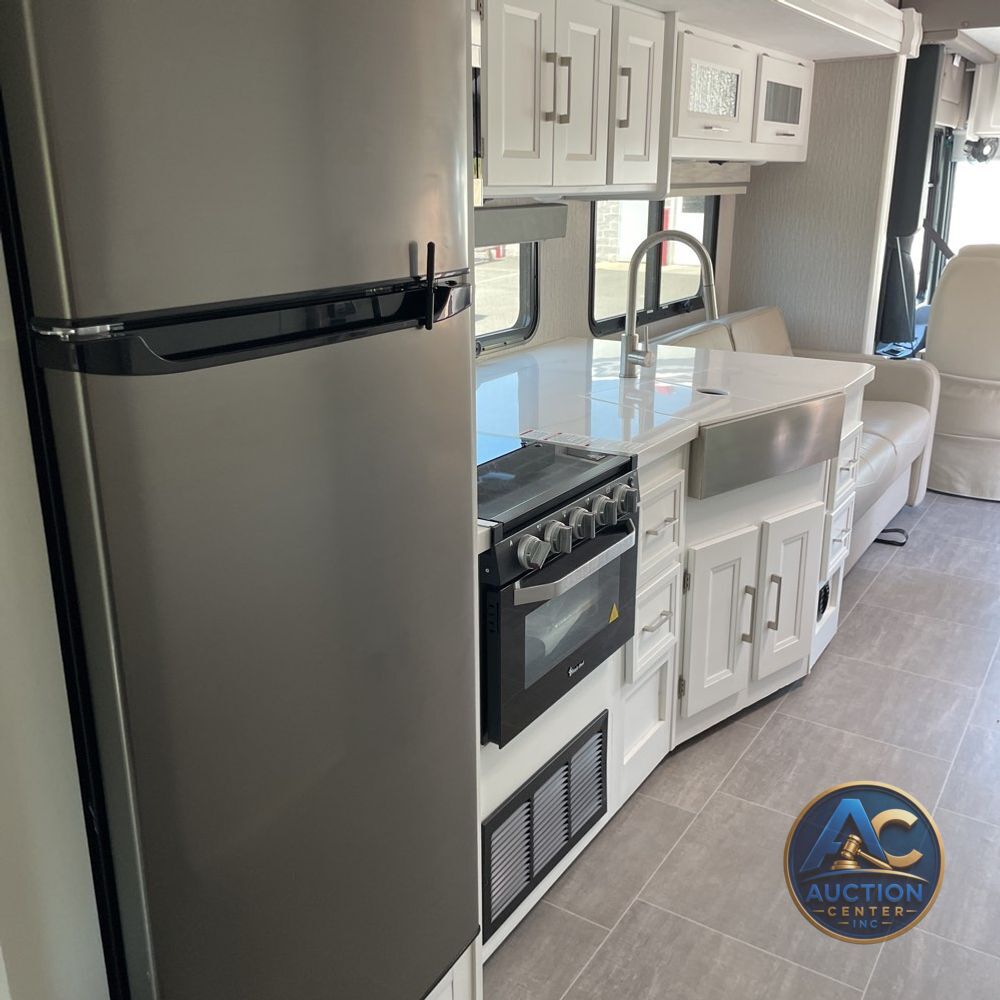 2020 Mirada Coachman motor home Base