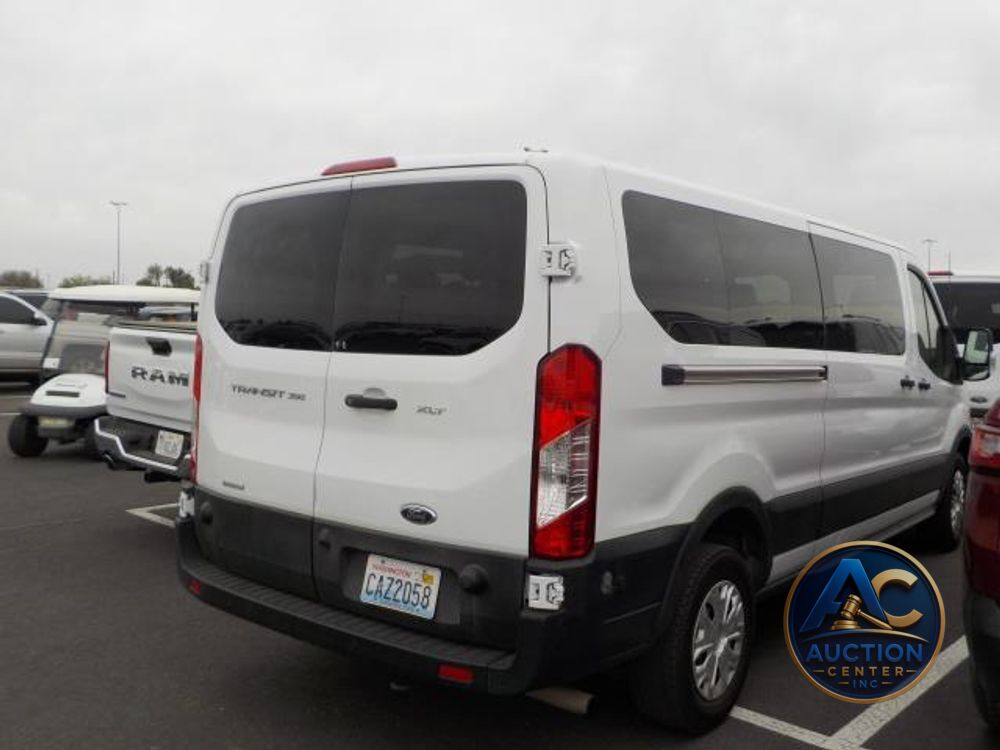2024 Ford Transit Passenger Wagon XLT