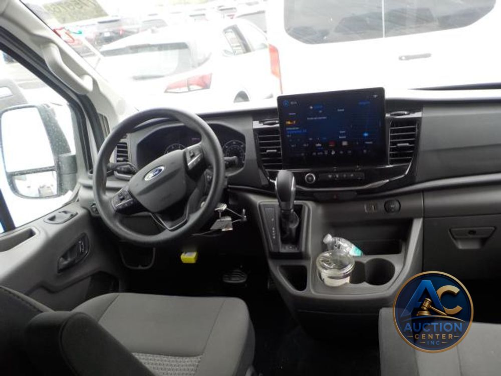 2024 Ford Transit Passenger Wagon XLT