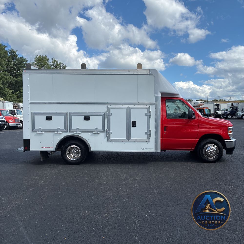 2025 Ford Commercial Vans E350