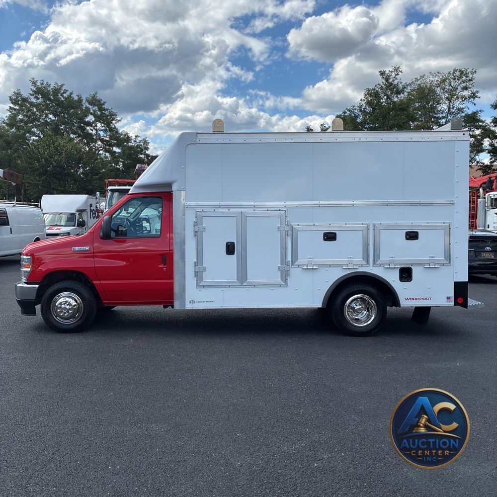 2025 Ford Commercial Vans E350