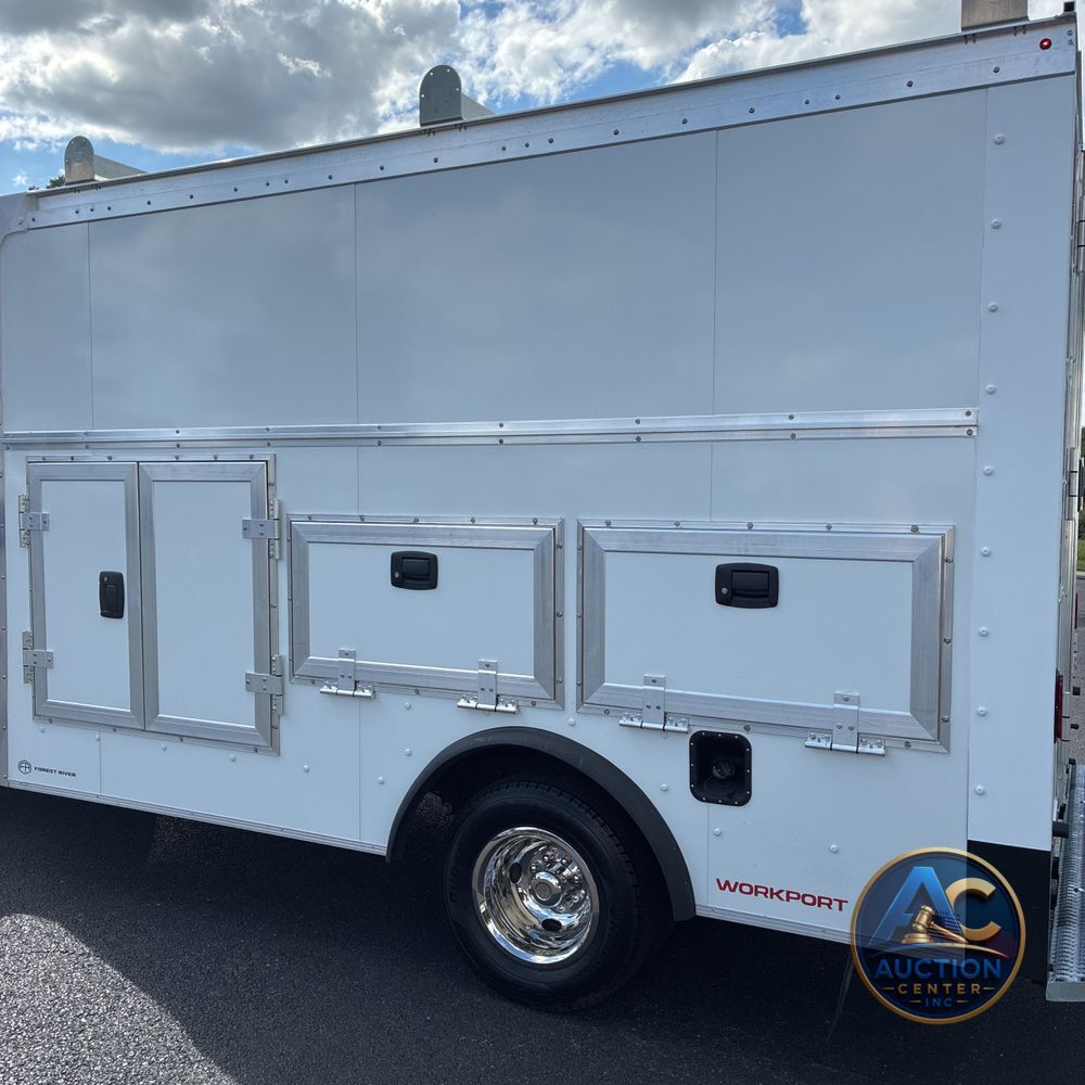 2025 Ford Commercial Vans E350