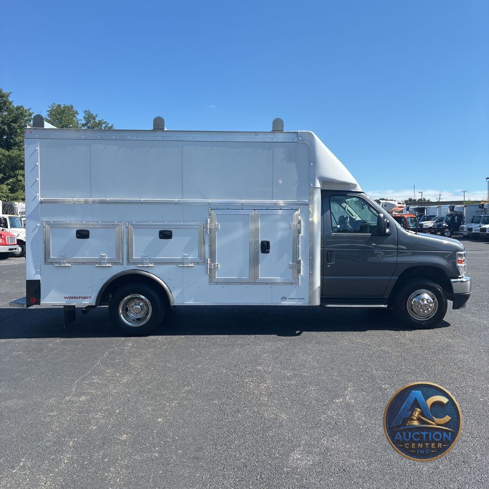 2025 Ford Commercial Vans E450