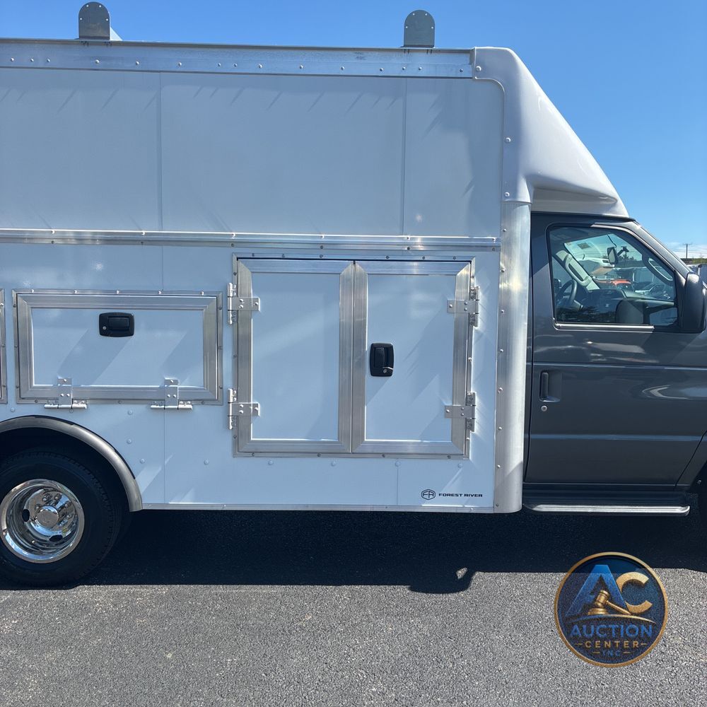 2025 Ford Commercial Vans E450