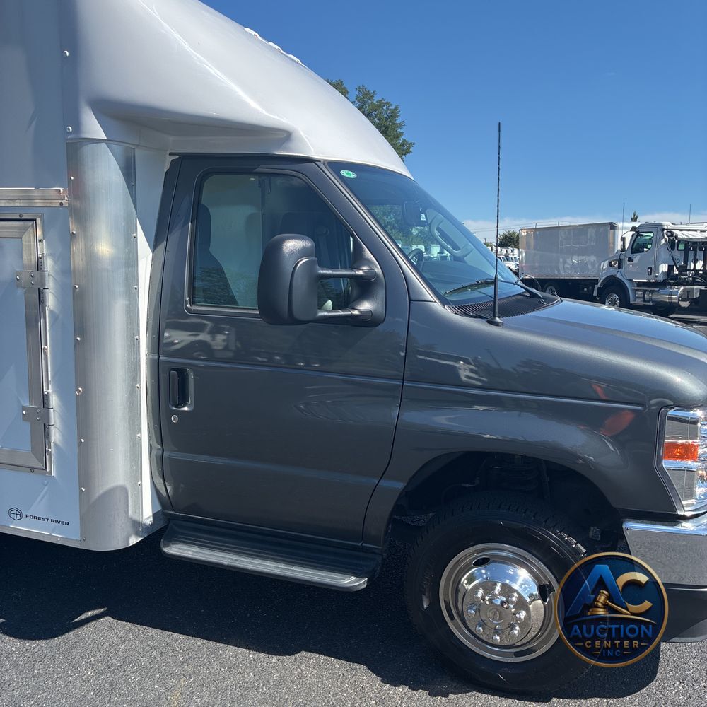 2025 Ford Commercial Vans E450
