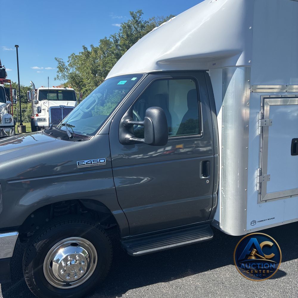 2025 Ford Commercial Vans E450