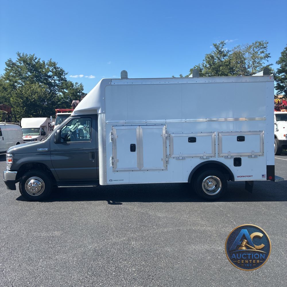2025 Ford Commercial Vans E450