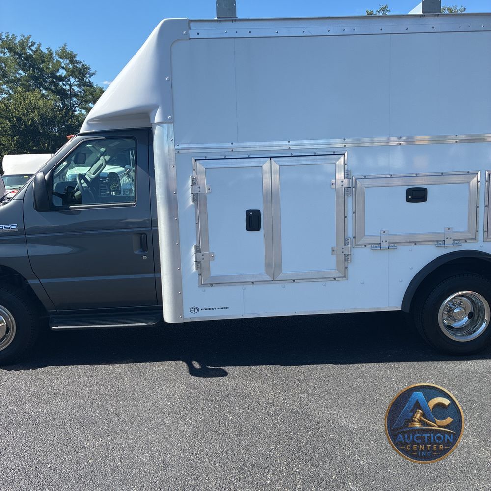 2025 Ford Commercial Vans E450