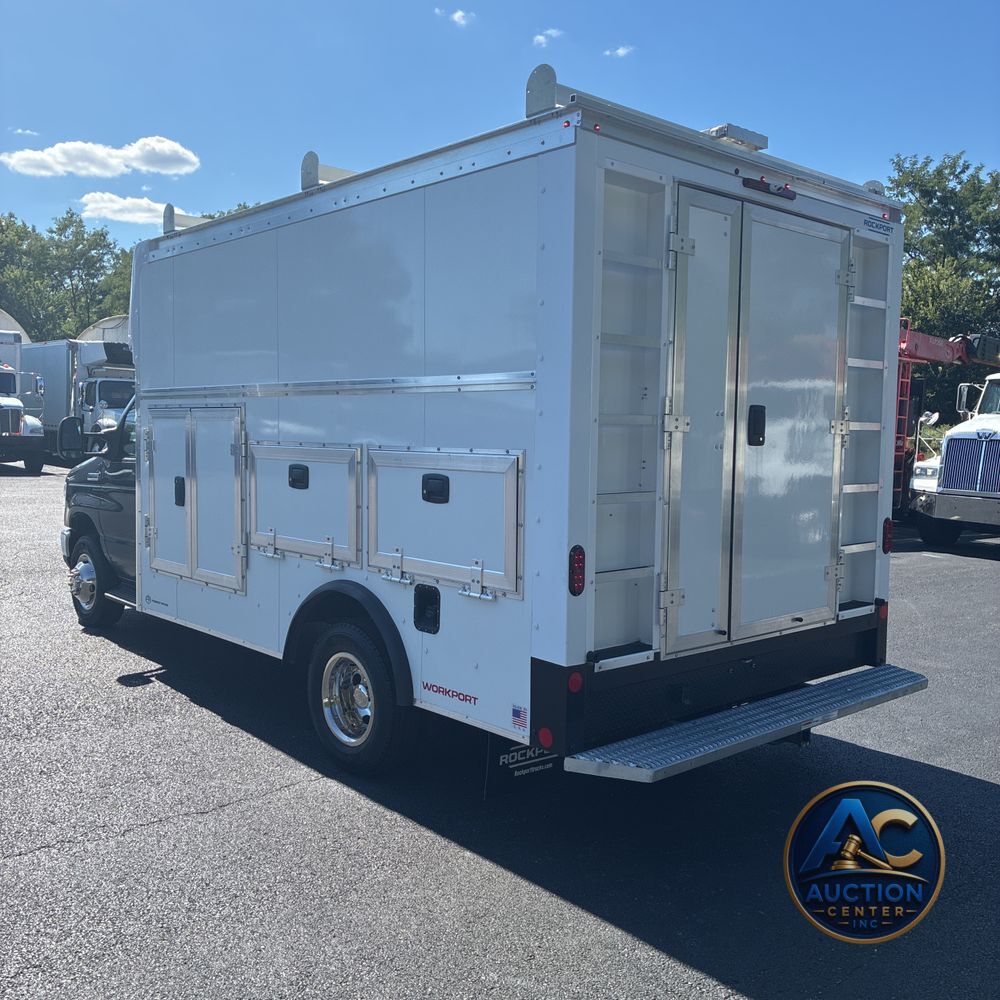 2025 Ford Commercial Vans E450