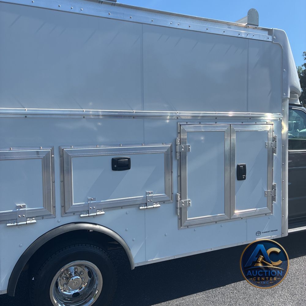 2025 Ford Commercial Vans E450