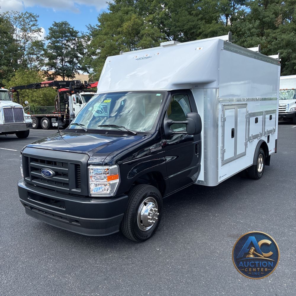 2025 Ford Commercial Vans E450